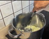 Foto del paso 1 de la receta: Caldo de codillo y col
