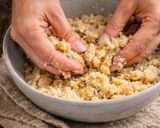 Foto del passaggio 2 della ricetta Crumble Veloce alle Ciliegie