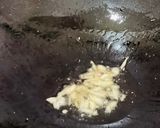 Gambar langkah 1 resipi Kobis Goreng Kunyit.