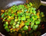 भिंडी प्याज़ वाली (bhindi pyaz wali) in recipe Hindi ) रेसिपी चरण 7 फोटो