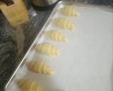 A picture of step 5 of Cinnamon crescent rolls.