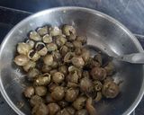 A picture of step 2 of Goonda and green methi seed ki sabji.