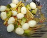 Gambar langkah 4 resipi Telur Puyuh Tumis Halia (Eat Clean).