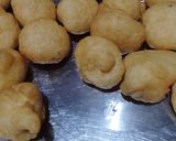 A picture of step 3 of Moong daal pakodi.