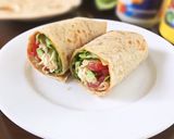 Hình bước làm 4 của món Tortilla cuộn gà và bơ🥑