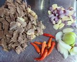 Foto langkah ke 1 dari resep Tumis Daging Saus Tiram.