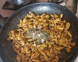 Foto del paso 4 de la receta: Ripiadito de pollo con sazones en polvo
