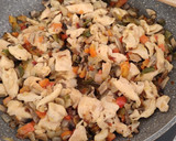 Foto del paso 3 de la receta: Relleno de empanada de pollo