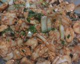 Foto langkah ke 7 dari resep Kwetiau goreng cemek enak dan mudah.