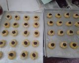 Foto langkah ke 8 dari resep Cookies Thumbprint Chocho Cheese.