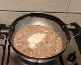A picture of step 7 of Mushroom soup.
