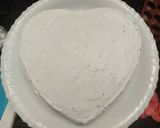 A picture of step 6 of Valentines gift cake.