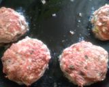 A picture of step 2 of Oriental-Style Beef Burgers 👍🇵🇪.