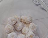 Foto langkah ke 6 dari resep Kue putri salju lumer.