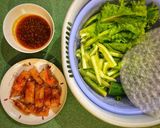 Hình bước làm 3 của món Ram Tôm Đất Bình Định Cuốn Bánh Tráng Rau Sống