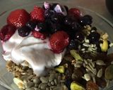 รูปขั้นตอนการทำที่ 3 ของ โยเกิร์ตใส่ผลไม้และถั่ว Fruits & nuts yogurt (breakfast แบบง่ายมากๆ)