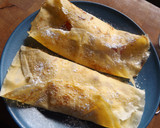 Foto del paso 3 de la receta: Crêpes con crema de queso, nata, semillas de amapola y fresas