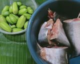 Foto langkah ke 1 dari resep Brengkes (Pepes) Ikan Patin Belimbing Wuluh.