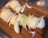 Une image de l'étape 2 de Bœuf épicé aux courgettes, oignons et persil.