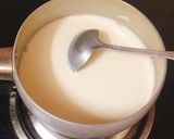 Hình bước làm 2 của món Chè flan khúc bạch ngọt ngào