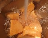 Foto langkah ke 1 dari resep Klepon ubi isi coklat.