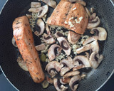 Foto del paso 5 de la receta: Pasta con salmón