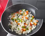 Foto del paso 2 de la receta: Fideuá de pollo y cerdo