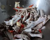 Foto langkah ke 1 dari resep Asem-asem Ceker Ayam.