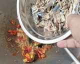 Foto langkah ke 4 dari resep Tumis Pindang Tongkol Kecombrang.