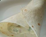 Tortilla kelbimbóval, sajttal, sonkával és medvehagymával töltve recept fázis 7 fotója