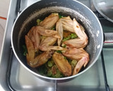 A picture of step 4 of Stewed Chicken wings with soya souce.