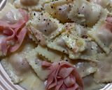 Foto del paso 4 de la receta: Ravioles a la Crema con Jamón y Queso