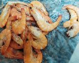 Foto del paso 1 de la receta: Pasta gansa con gambas y "gulas"