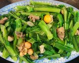 Hình bước làm 2 của món Cải mầm đá xào lòng gà