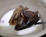 Foto langkah ke 1 dari resep Sayur Santan Daun Singkong Pete Aroma Ikan Asap.