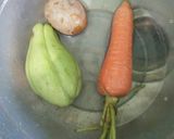 Foto langkah ke 1 dari resep Sayur bening wortel, labu siam, kentang dan telur.