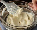 A picture of step 7 of Quarter Cream Cheese Bun.
