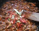Foto langkah ke 6 dari resep Kerang asam manis pedas.