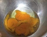 รูปขั้นตอนการทำที่ 1 ของ “ผัดแตงกวาไข่ใส่อกไก่”