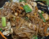 Foto langkah ke 3 dari resep [Eps. 58] Kwetiau Goreng Medhok 🥡🥢.