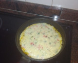 Foto del paso 3 de la receta: Bocadillo de tortilla de papas cocidas, bacalao y pimiento