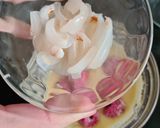 Foto del paso 4 de la receta: Mug cake de frambuesa y lichi