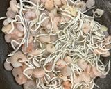 Foto del paso 2 de la receta: Tosta de gulas y gambas 🍤