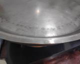 A picture of step 6 of Semolina mango kiwi cake.