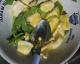 Foto langkah ke 2 dari resep Telur Dadar Tempe Kemangi.