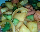 Foto langkah ke 5 dari resep Tumis sosis kentang paprika.