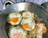 Foto langkah ke 5 dari resep Telur Ceplok Masak Kecap.