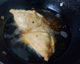 A picture of step 5 of Dahi Samosa Chaat.