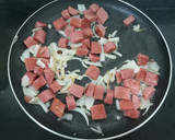 Foto del paso 3 de la receta: Salchichas y chuleta en crema de chipotle con brócoli