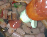 Foto langkah ke 2 dari resep Sosis Pedas Asam Manis.